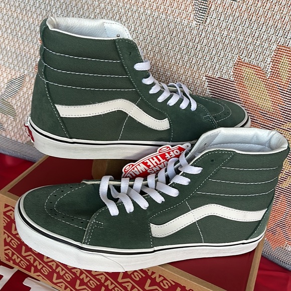 Vans Sk8-Hi
Color Theory Duck Green
VNOA7Q5NYQW
Men’s sneakers - Picture 11 of 16